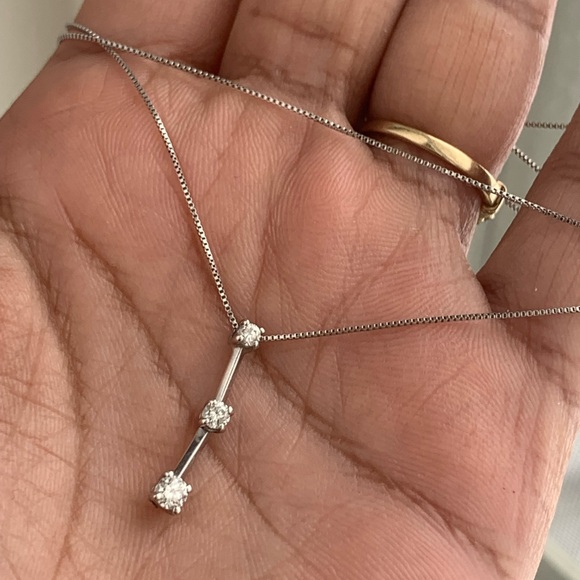 10kt Gold Three Stone Pendant Necklace